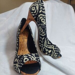 Christian Siriano For Payless  Peep Toe Heels Black Cream Shoes 8.5W Cork Heels